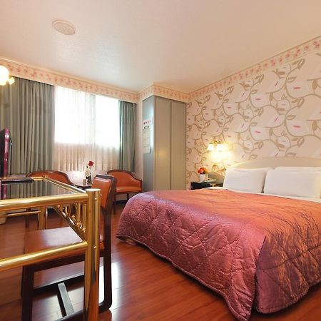 Chiao Yuan Hotel Fengyuan Esterno foto